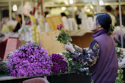 Hanoi flower markets at Tet - ảnh 1